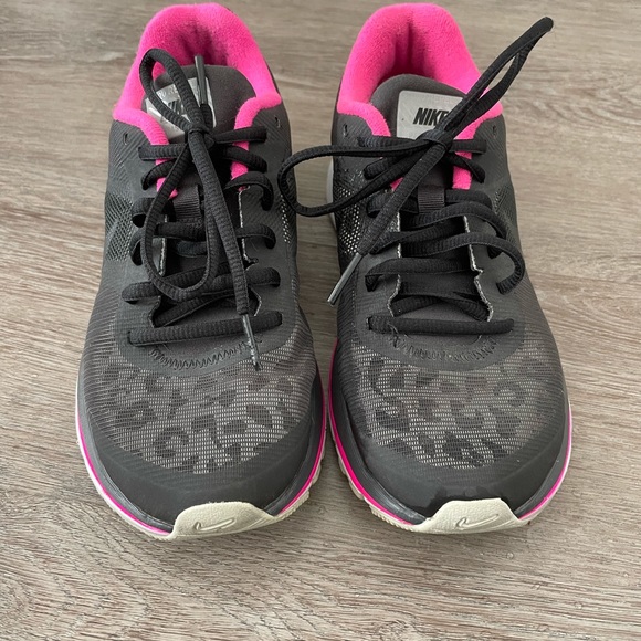 Black leopard print and hot pink Nike Runners - Picture 2 of 7